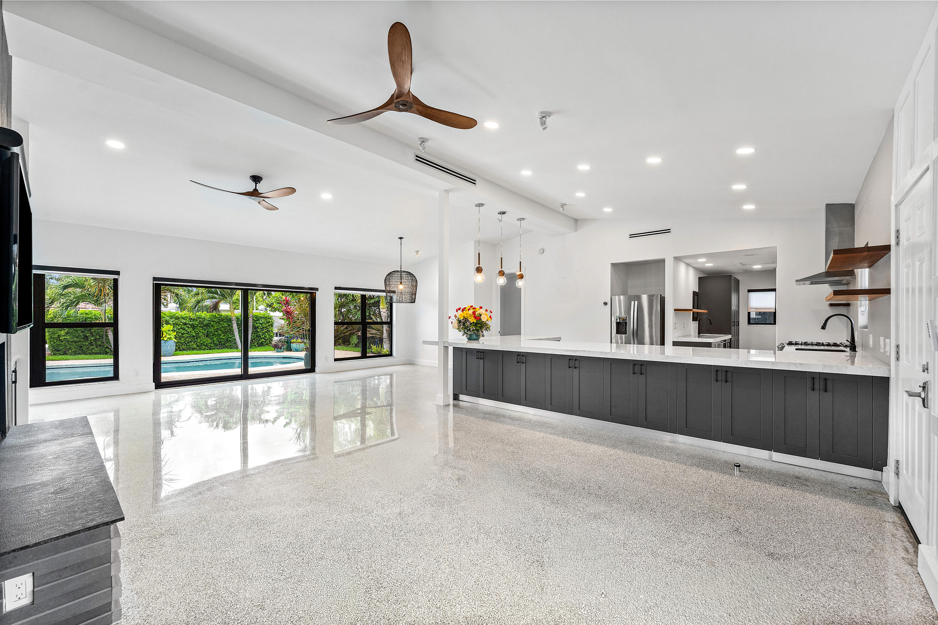 Riviera 6-17 B - Residential