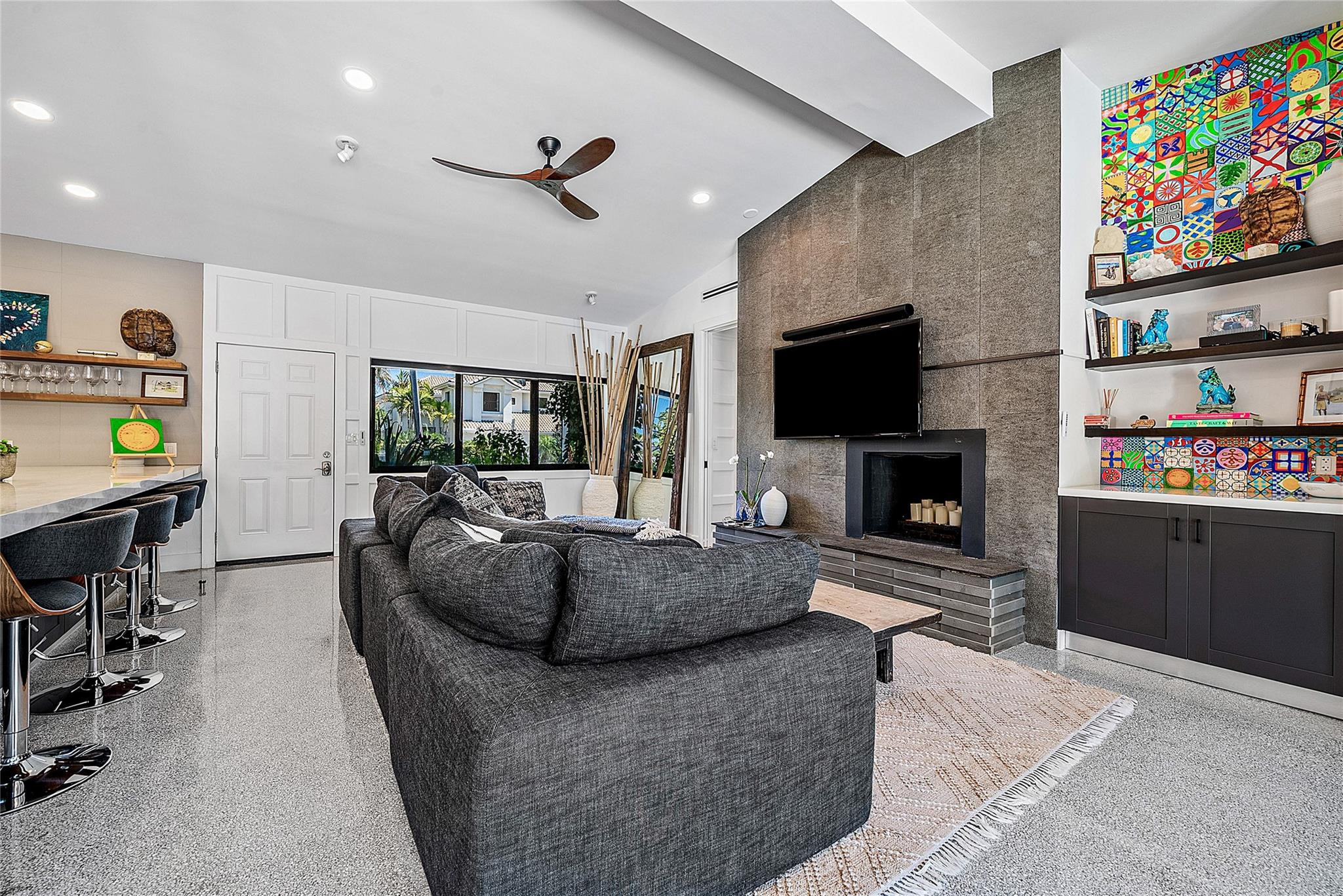 Riviera 6-17 B - Residential