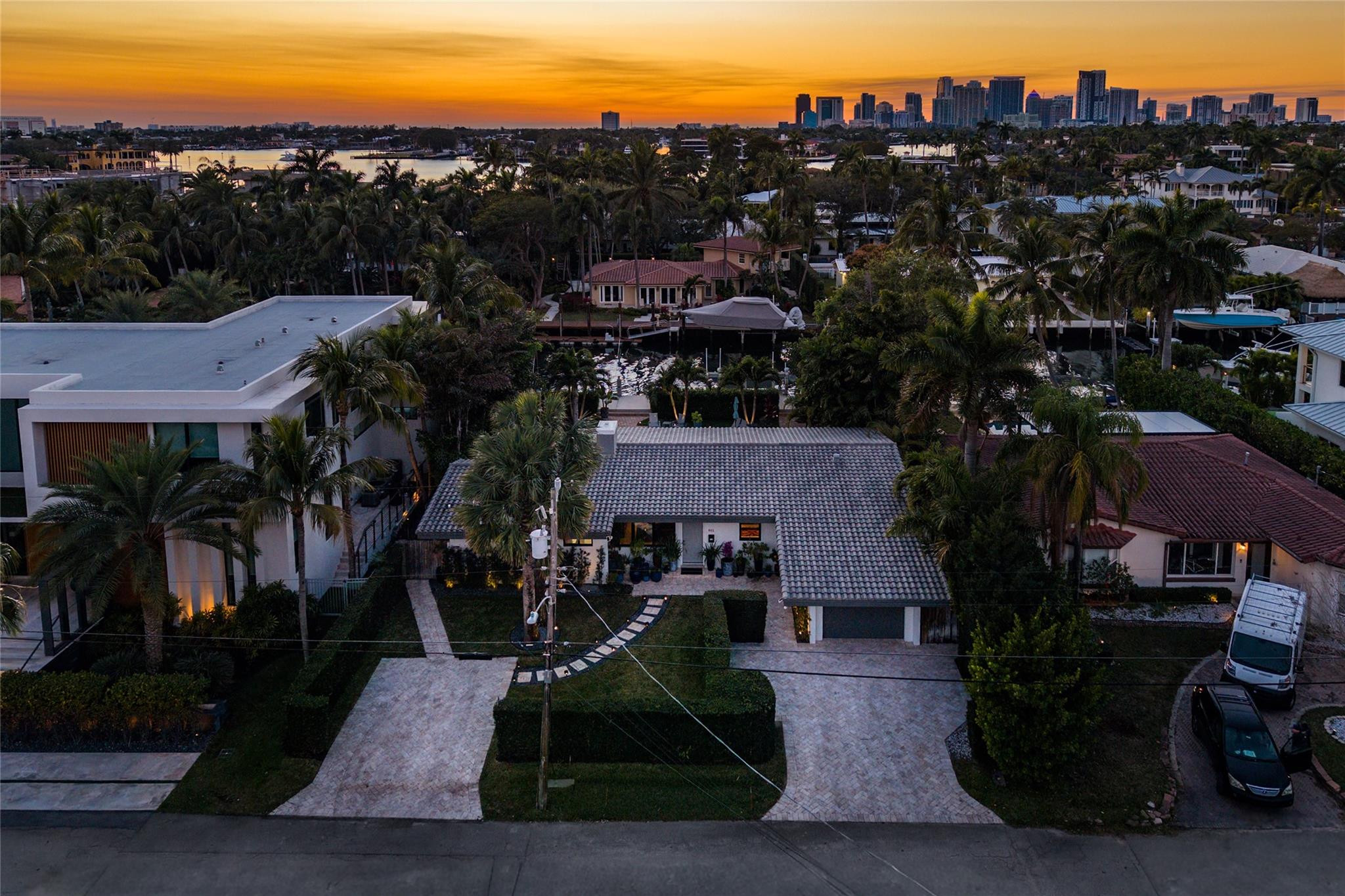 Riviera 6-17 B - Residential