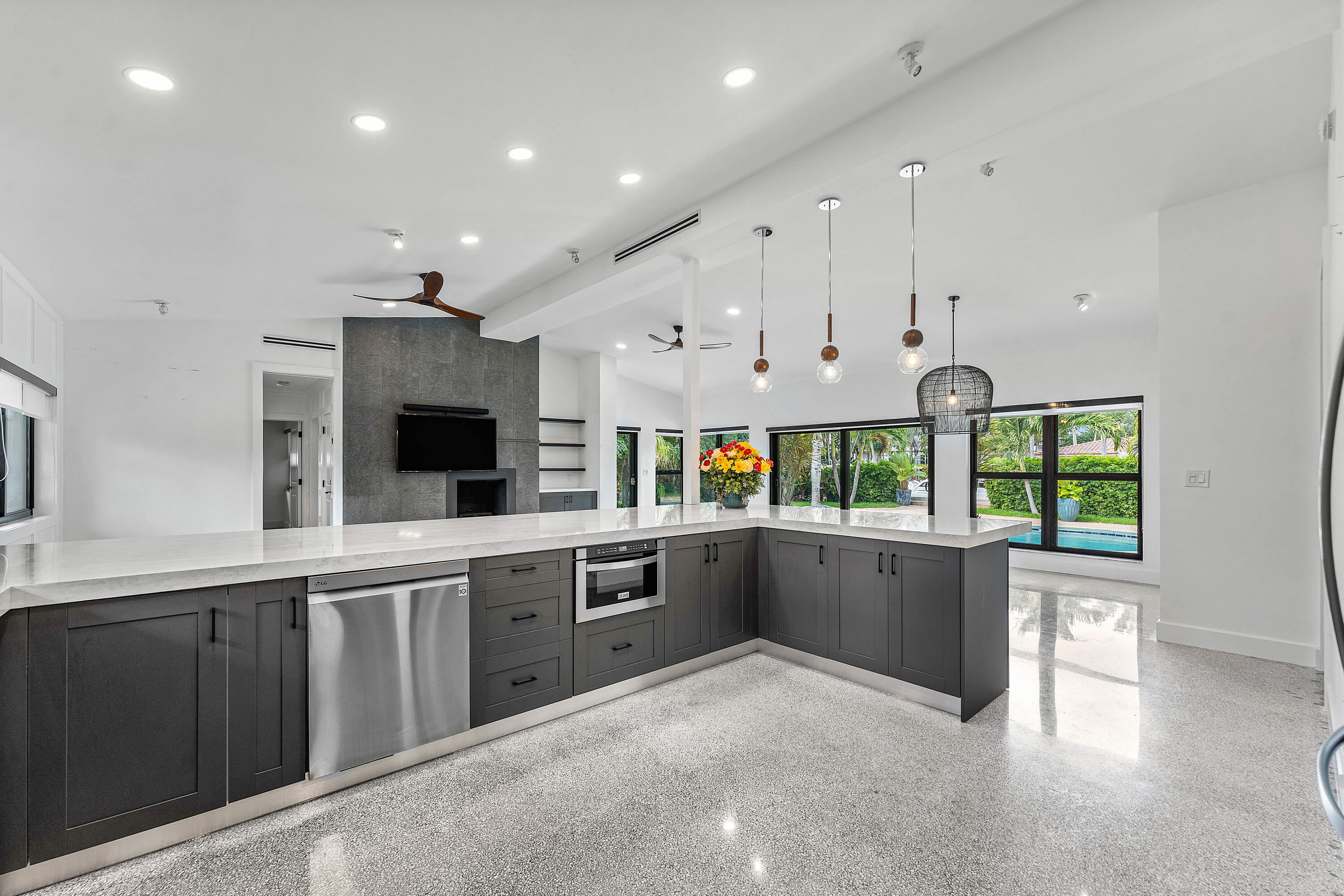 Riviera 6-17 B - Residential