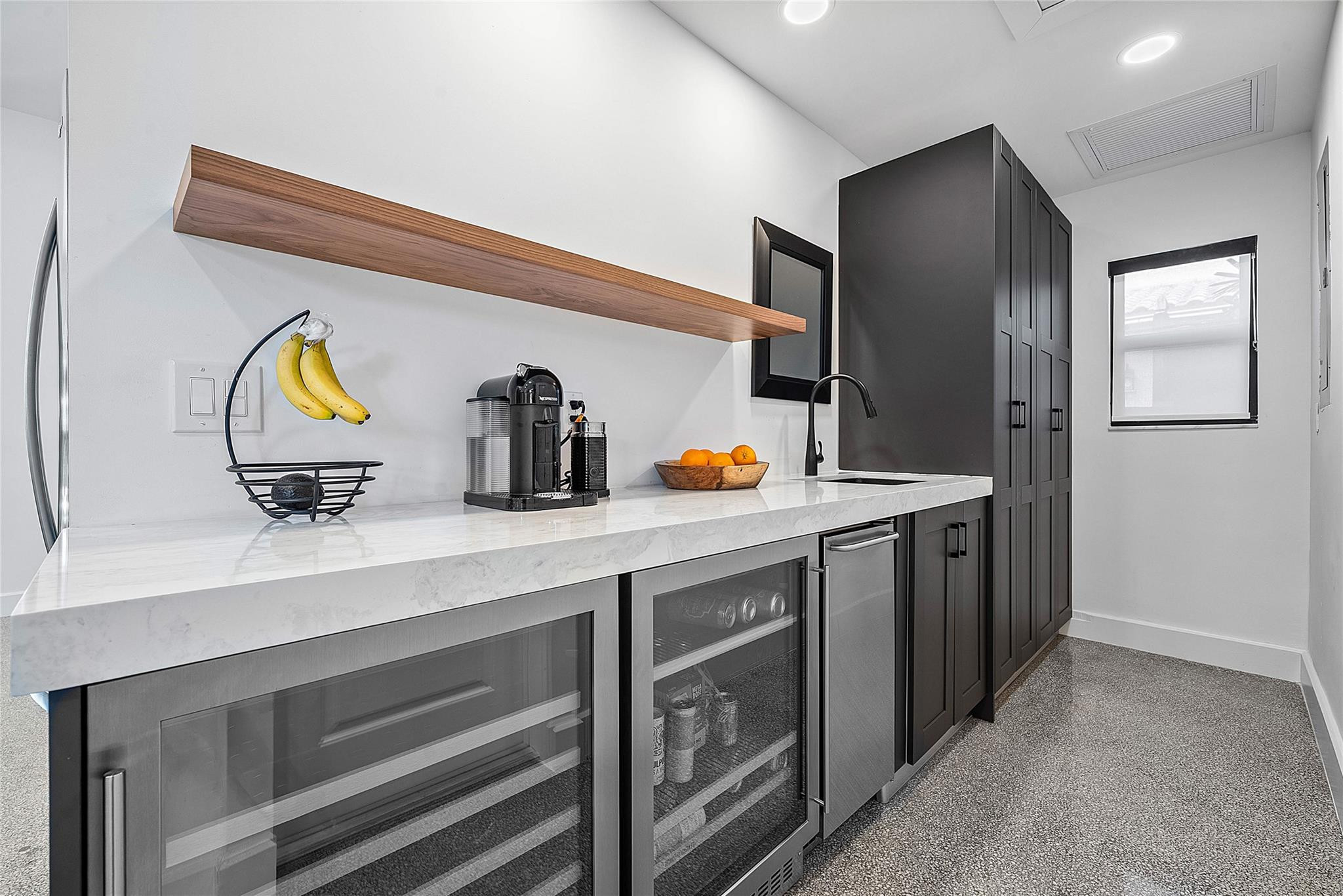 Riviera 6-17 B - Residential