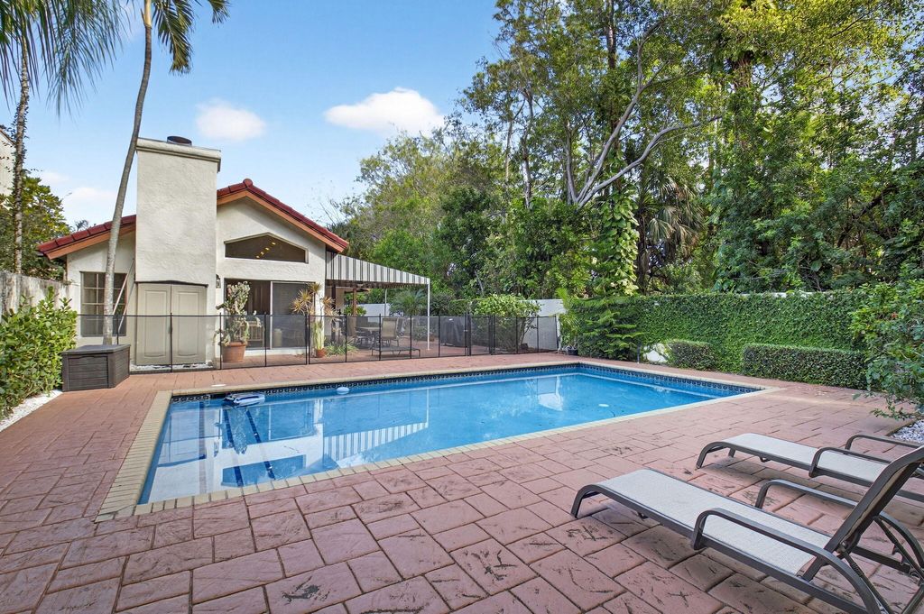 Photo of 21921 Town Place Drive, Boca Raton, FL 33433 (MLS # R11161024)