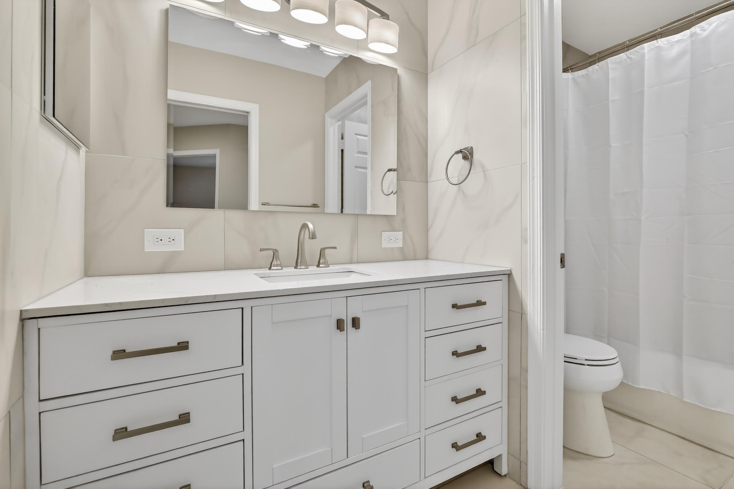 LAKES OF NEWPORT II - Residential Lease