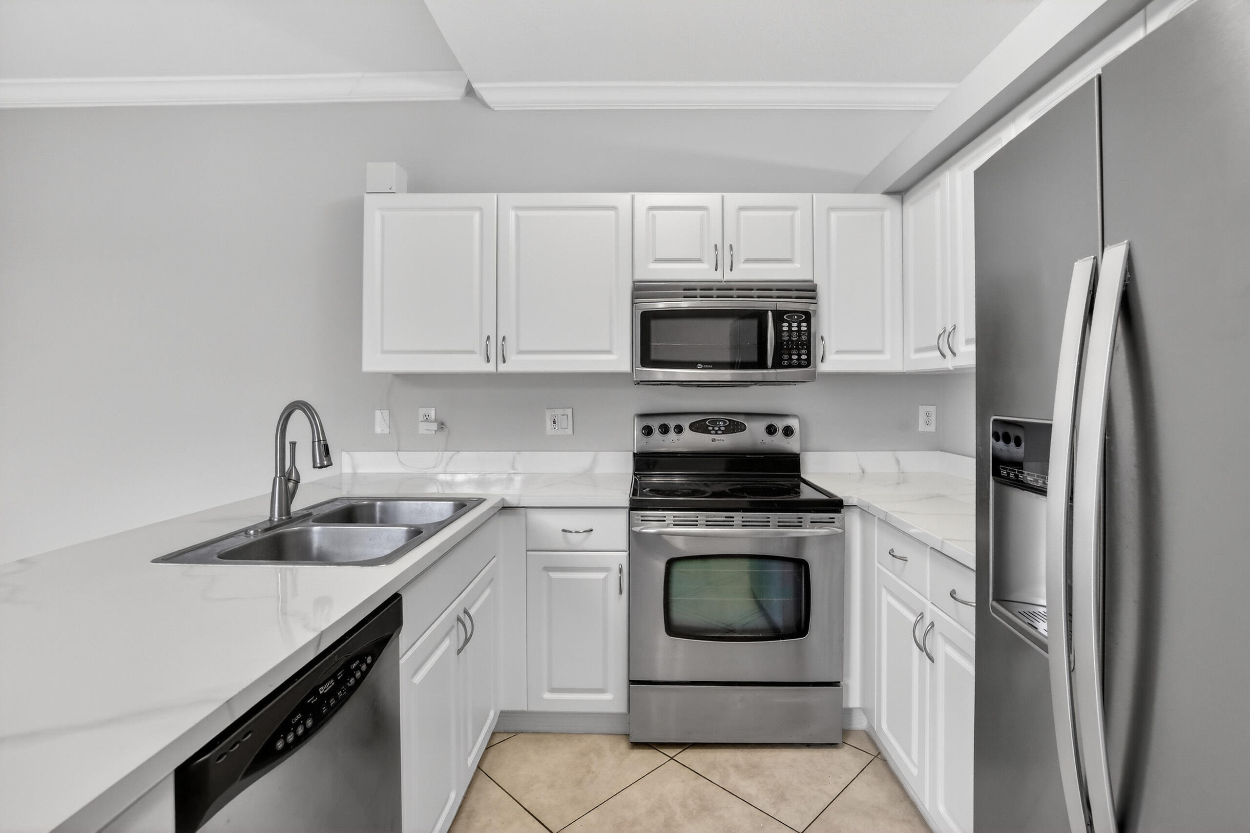 LAKES OF NEWPORT II - Residential Lease