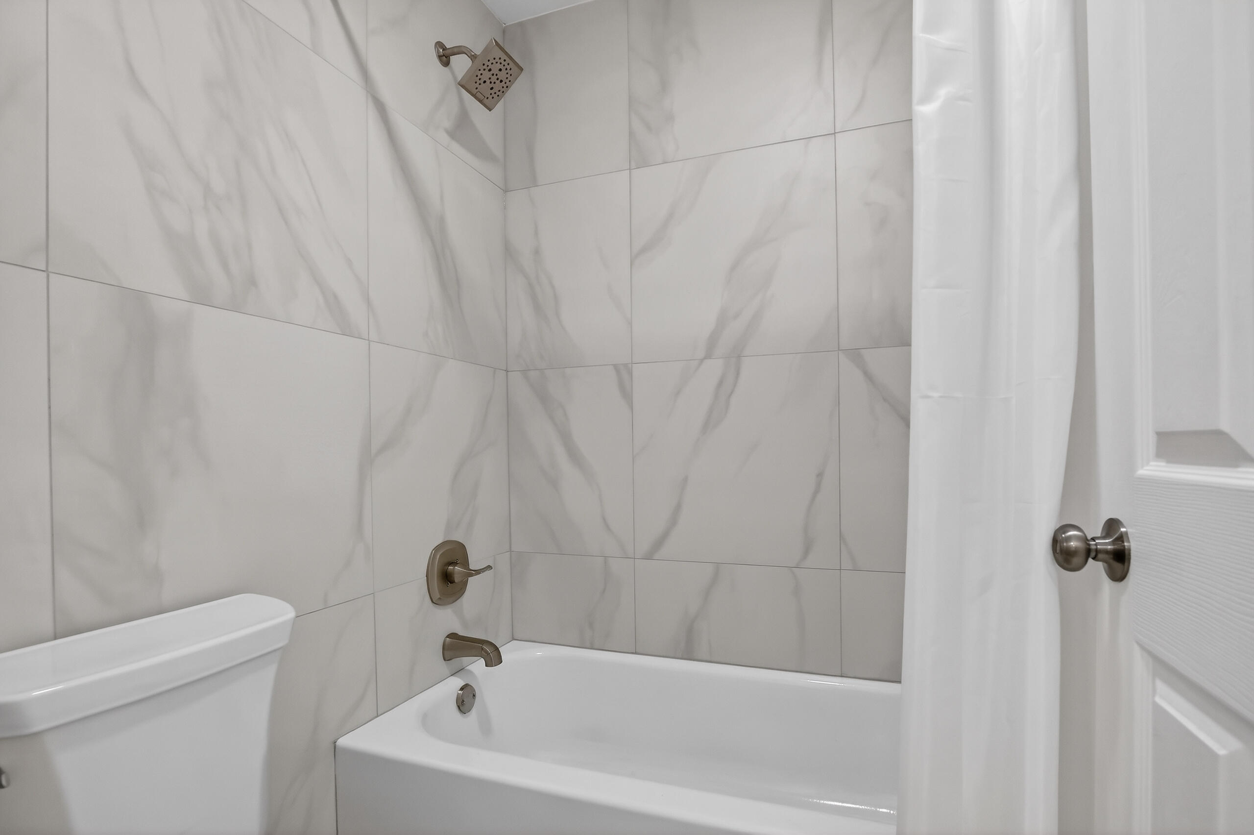 LAKES OF NEWPORT II - Residential Lease