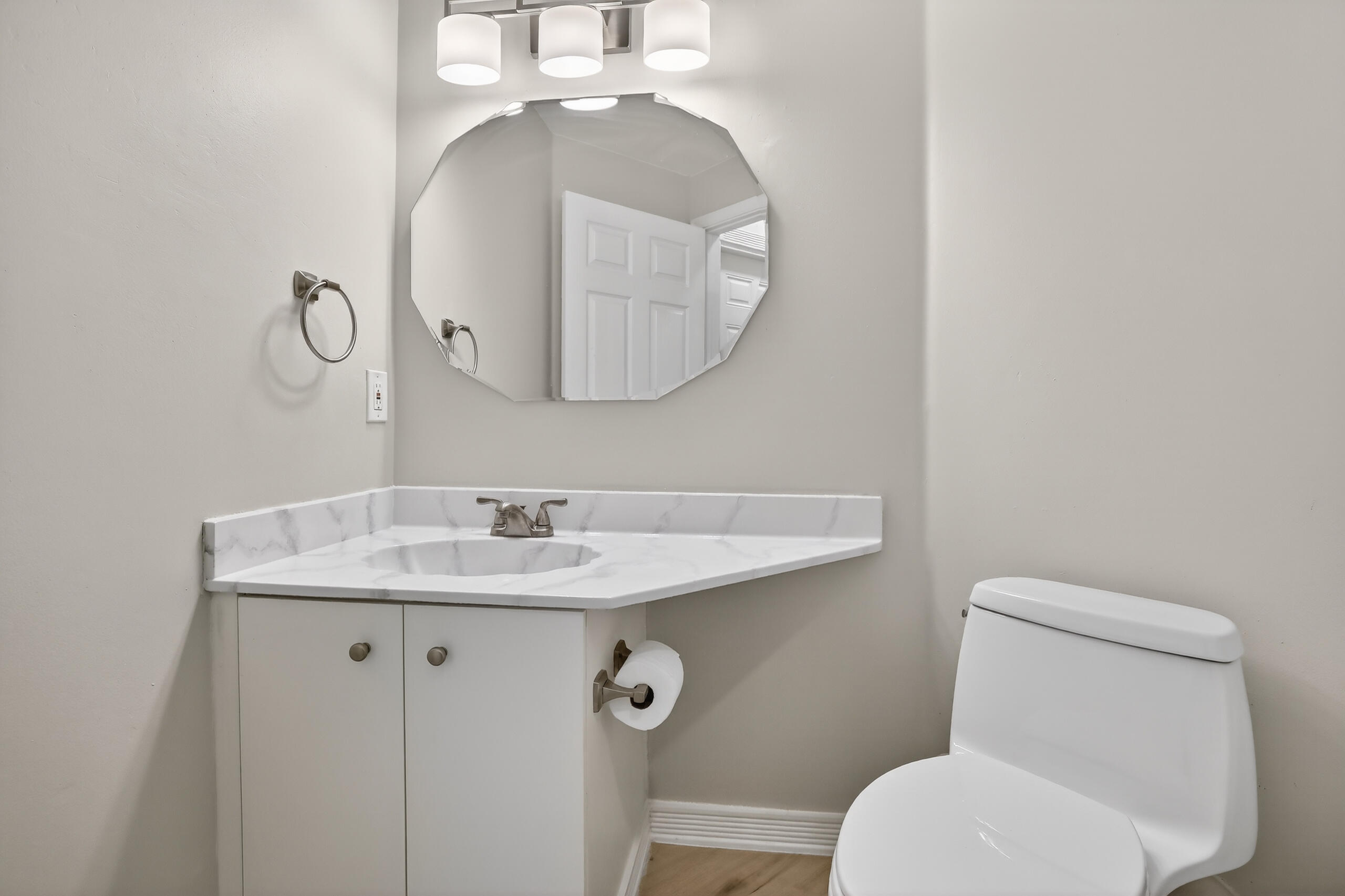 LAKES OF NEWPORT II - Residential Lease