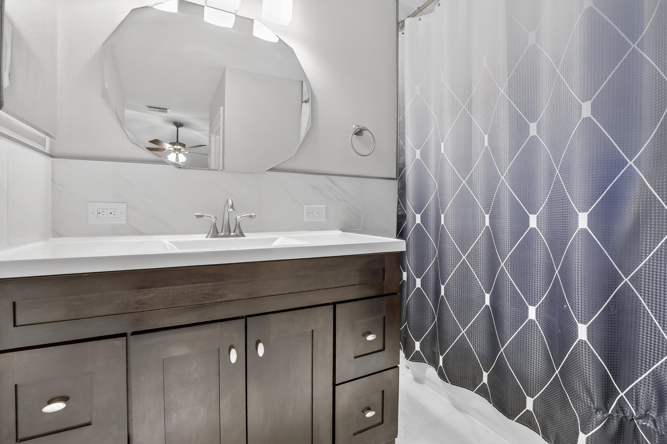 LAKES OF NEWPORT II - Residential Lease