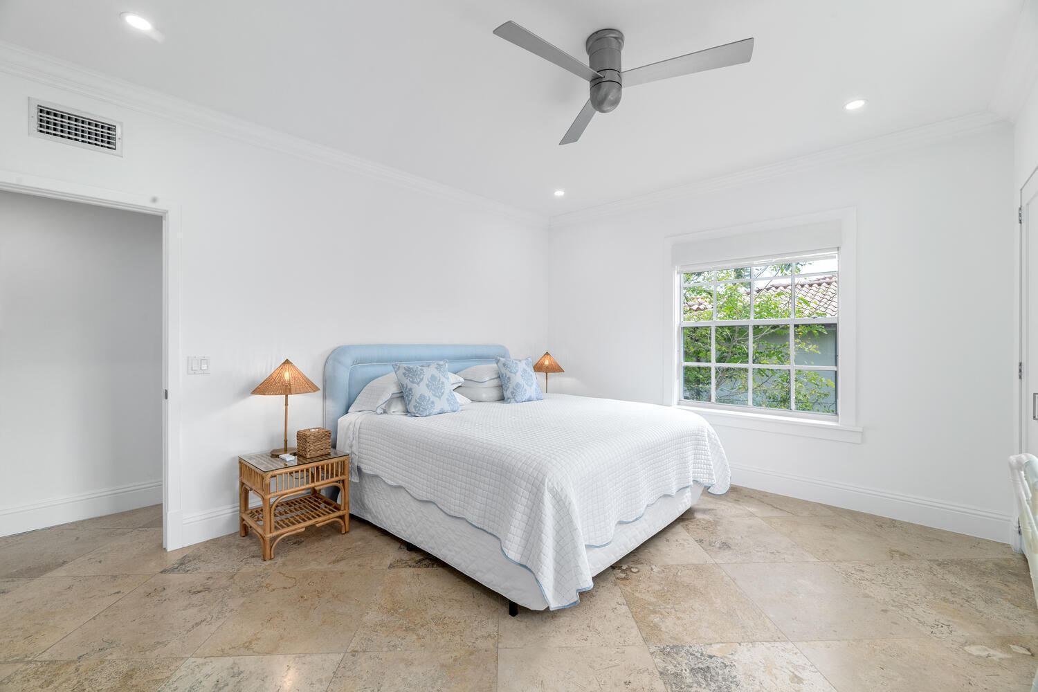 LA MAISONETTE OF PALM BEACH CONDO - Residential Lease