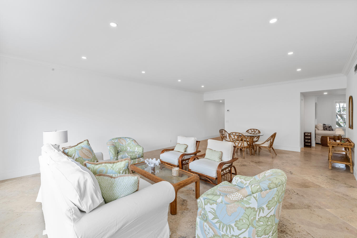 LA MAISONETTE OF PALM BEACH CONDO - Residential Lease