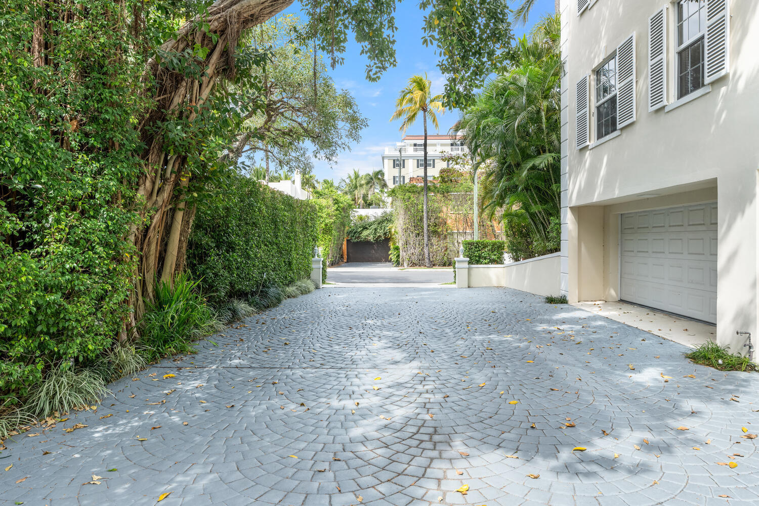 LA MAISONETTE OF PALM BEACH CONDO - Residential Lease