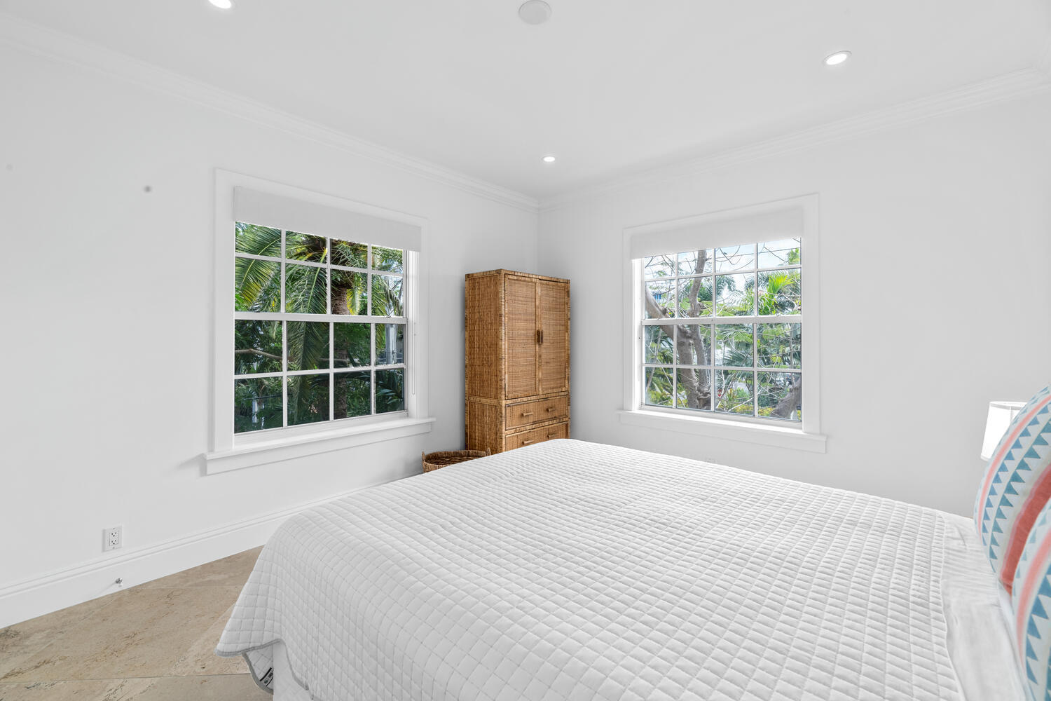 LA MAISONETTE OF PALM BEACH CONDO - Residential Lease