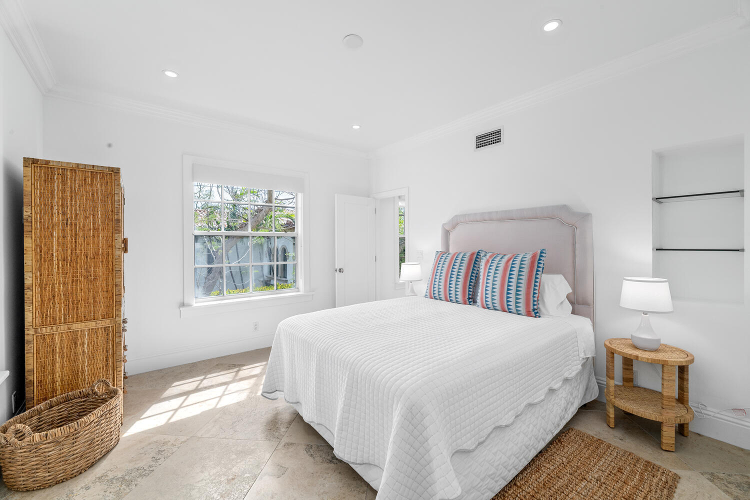 LA MAISONETTE OF PALM BEACH CONDO - Residential Lease