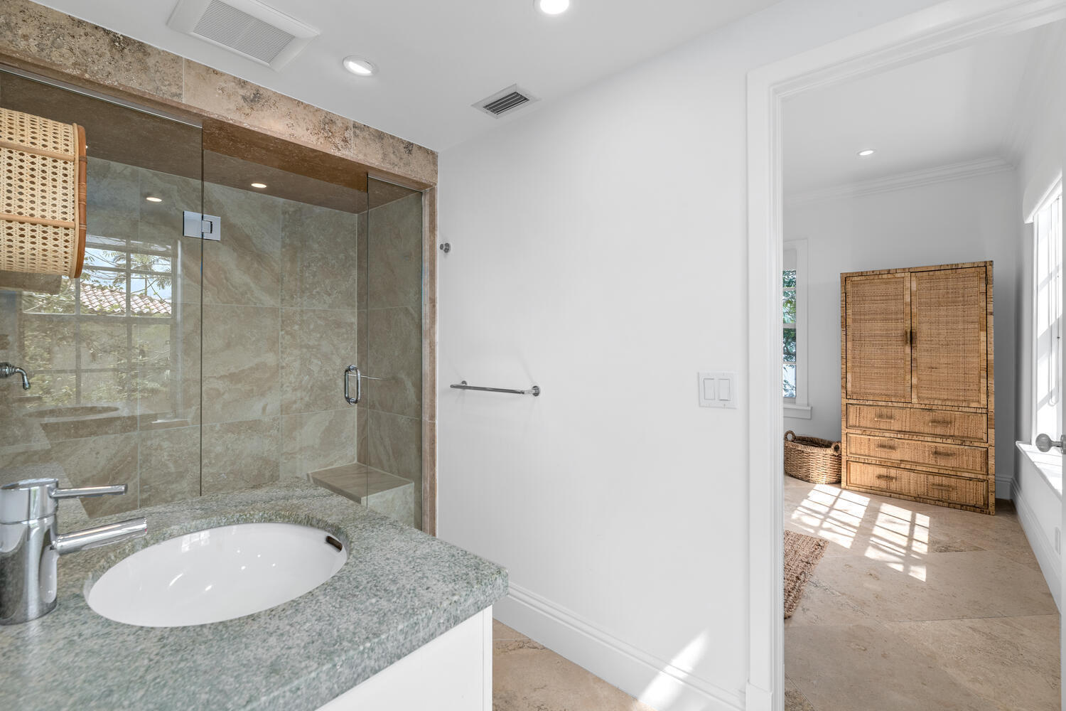 LA MAISONETTE OF PALM BEACH CONDO - Residential Lease