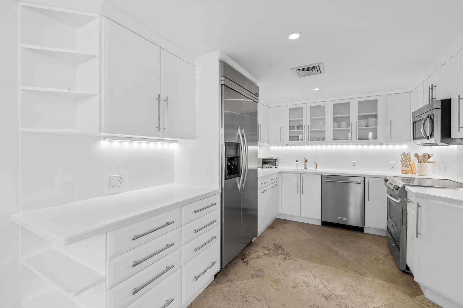 LA MAISONETTE OF PALM BEACH CONDO - Residential Lease