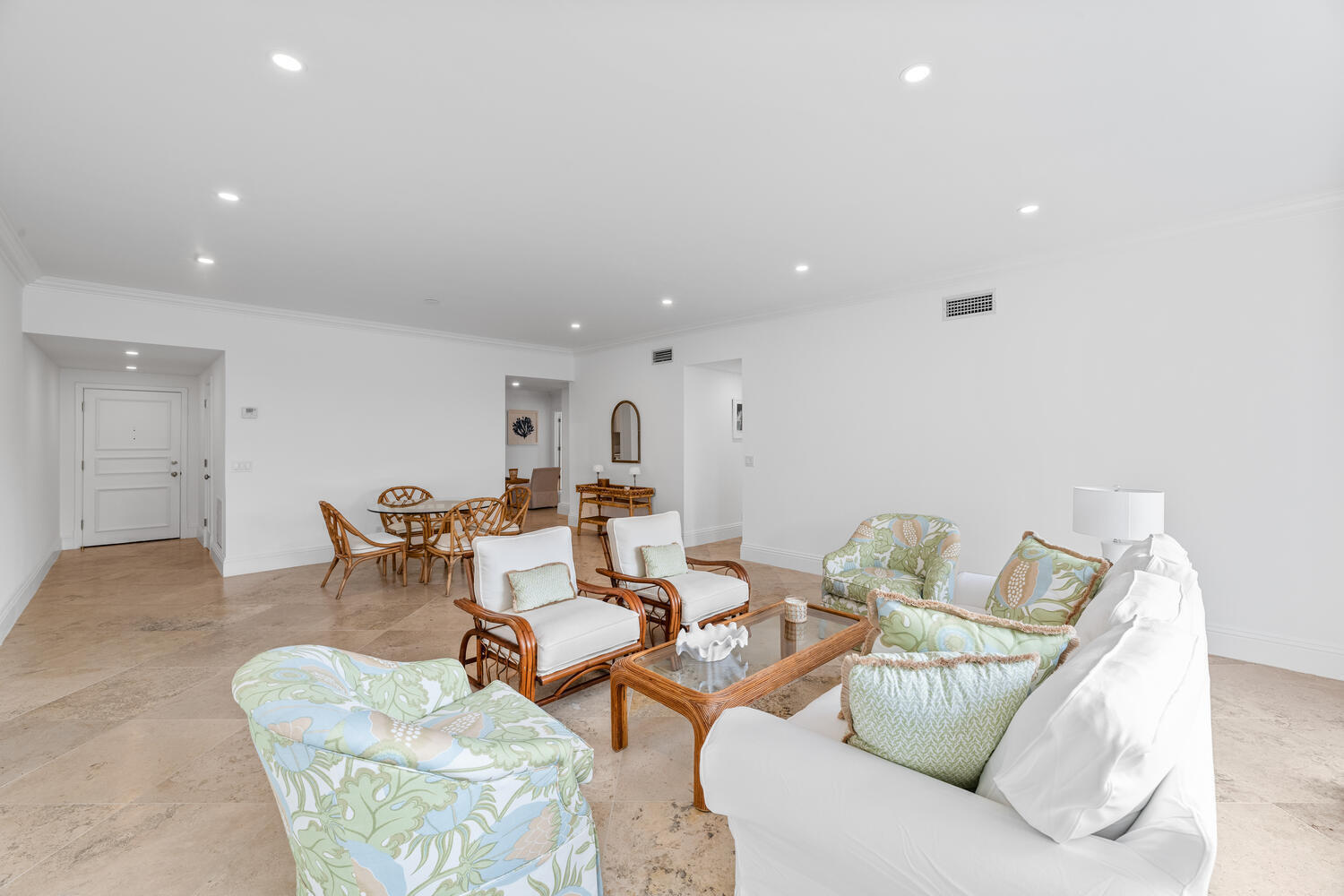 LA MAISONETTE OF PALM BEACH CONDO - Residential Lease