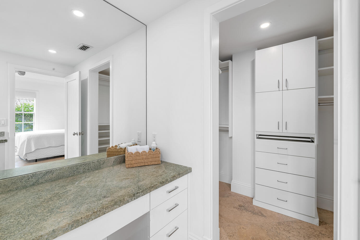 LA MAISONETTE OF PALM BEACH CONDO - Residential Lease