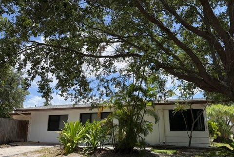Photo of 4250 NE 12th Avenue, Pompano Beach, FL 33064 (MLS # B26032580)