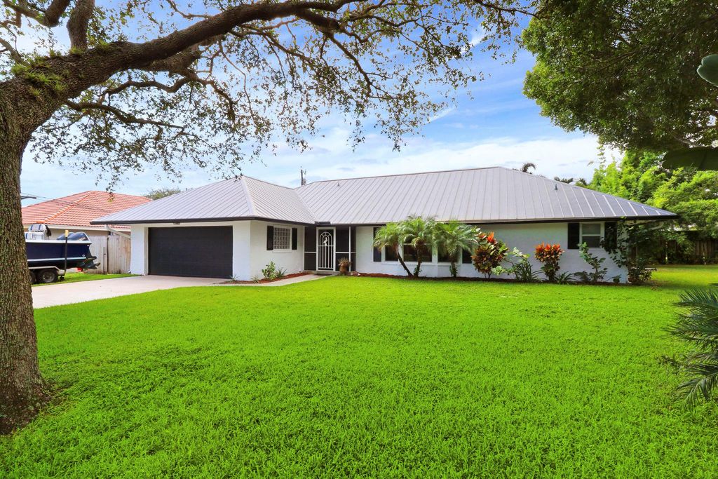 Photo of 6 SE Turtle Creek Drive, Tequesta, FL 33469 (MLS # R10921088)