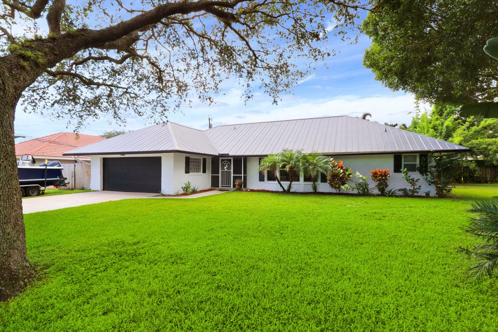 Photo of 6 SE Turtle Creek Drive, Tequesta, FL 33469 (MLS # R10921088)