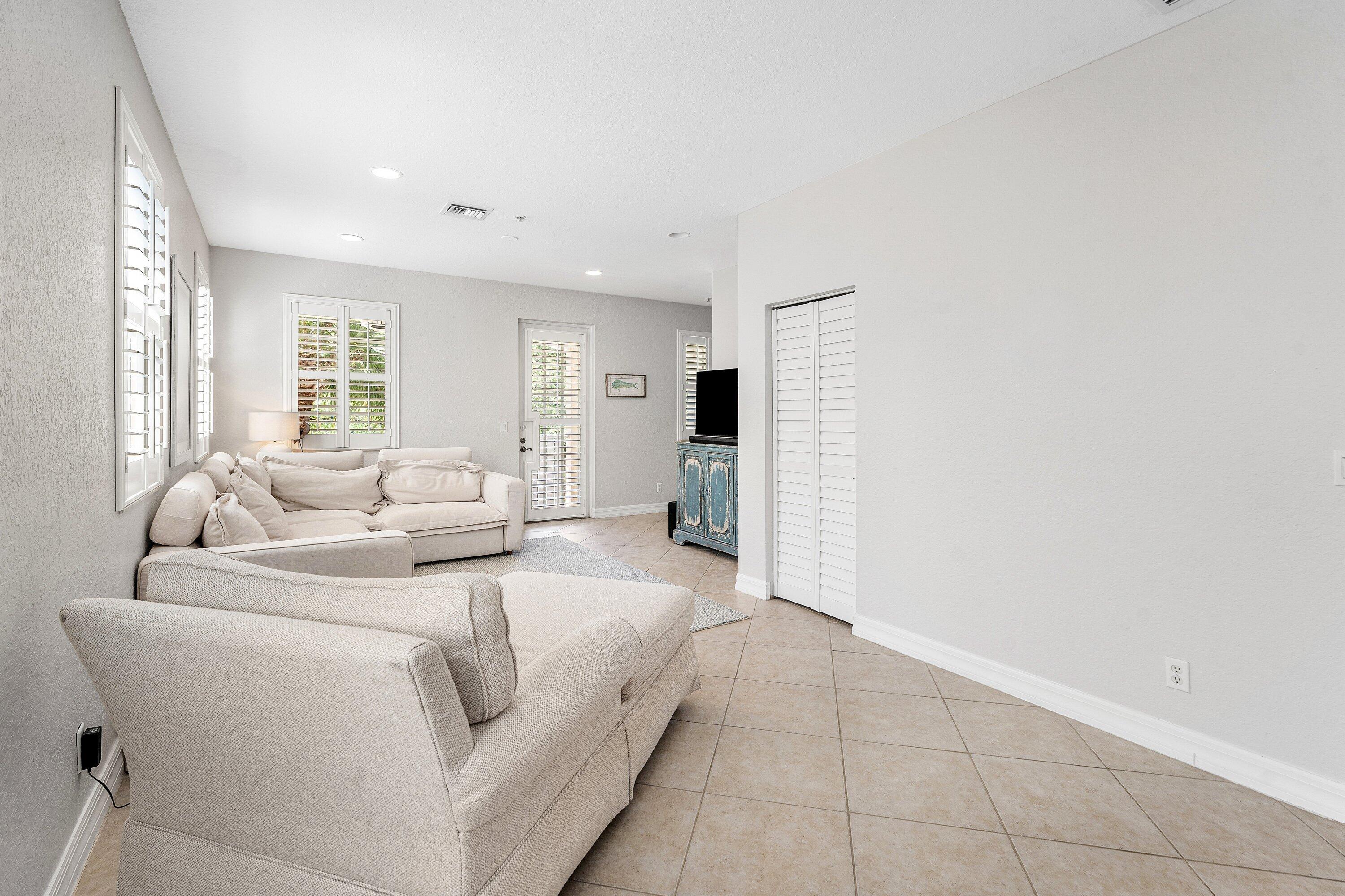 SANDPIPER COVE AT BOTANICA CONDO - Residential