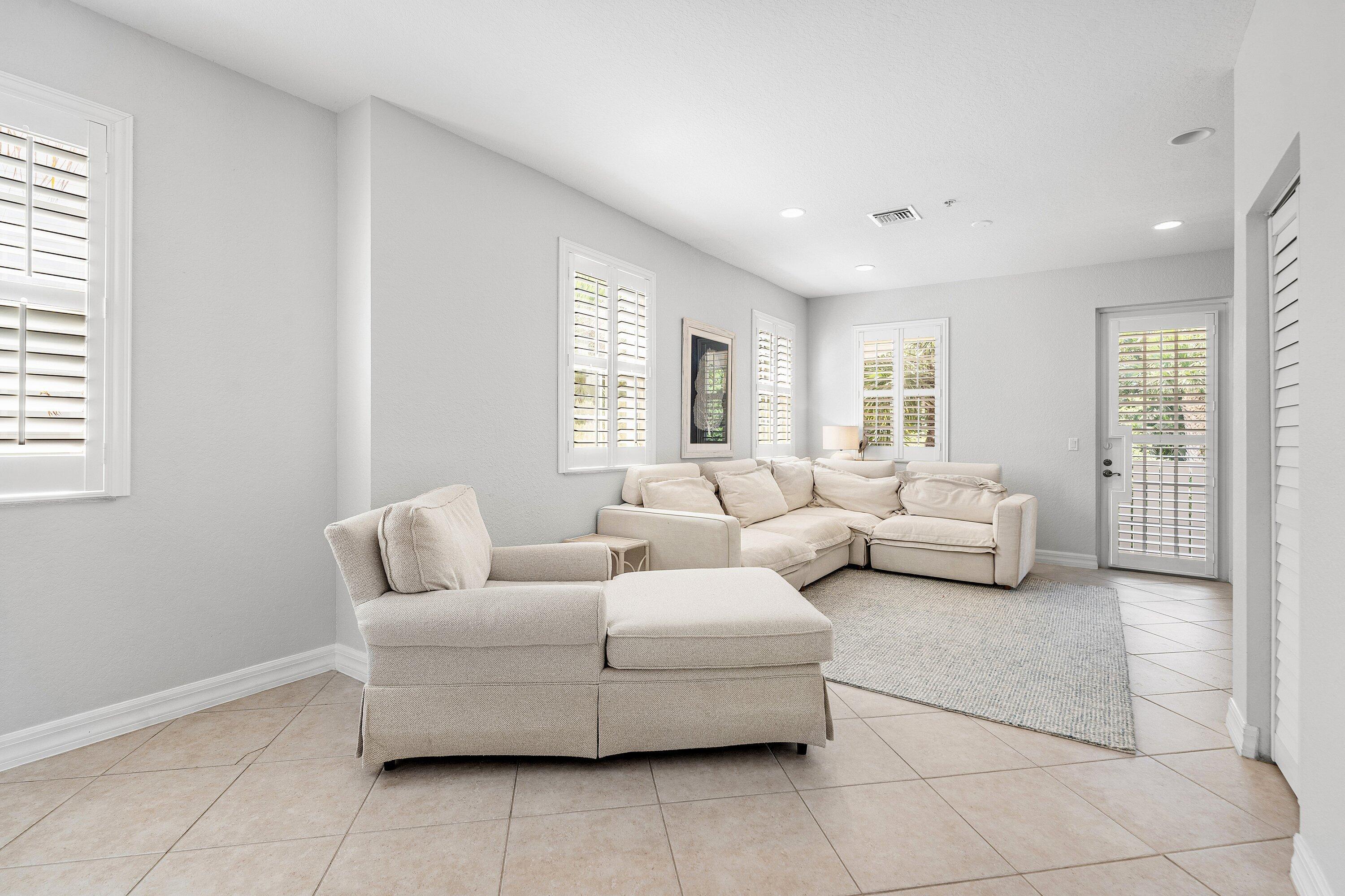 SANDPIPER COVE AT BOTANICA CONDO - Residential