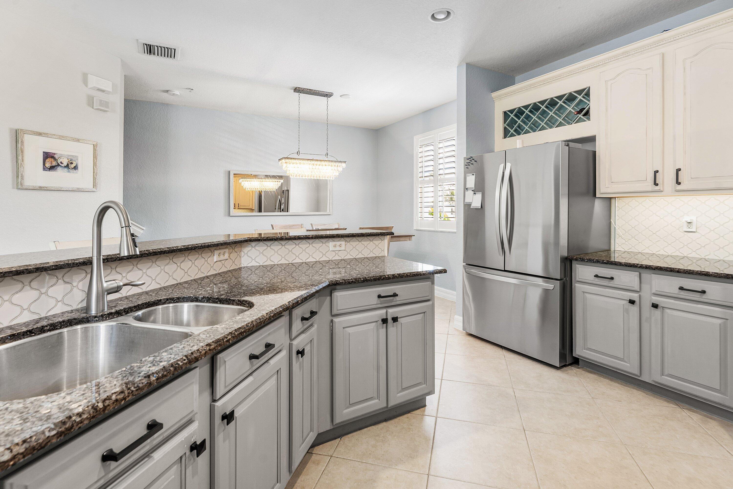 SANDPIPER COVE AT BOTANICA CONDO - Residential