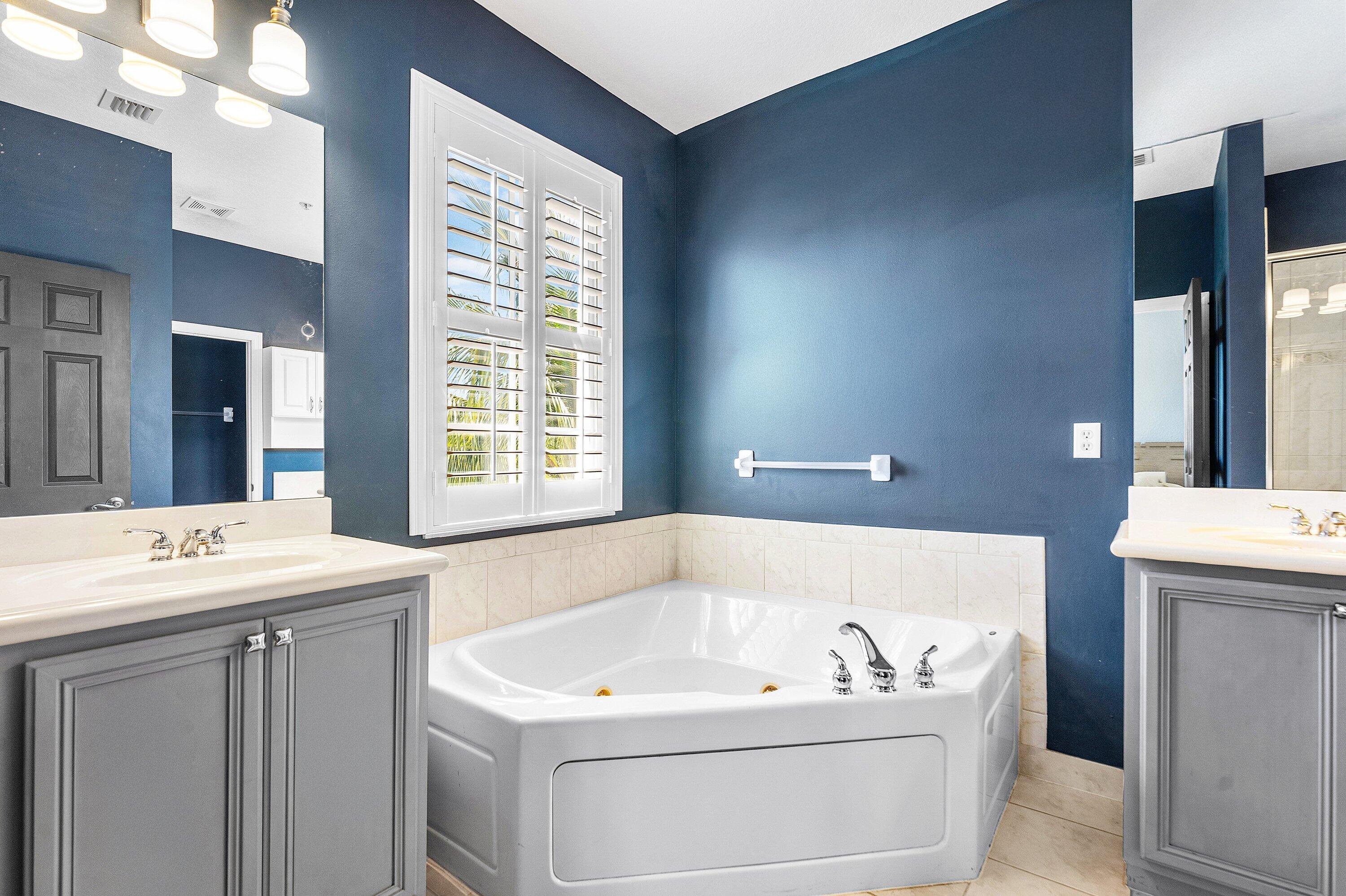 SANDPIPER COVE AT BOTANICA CONDO - Residential