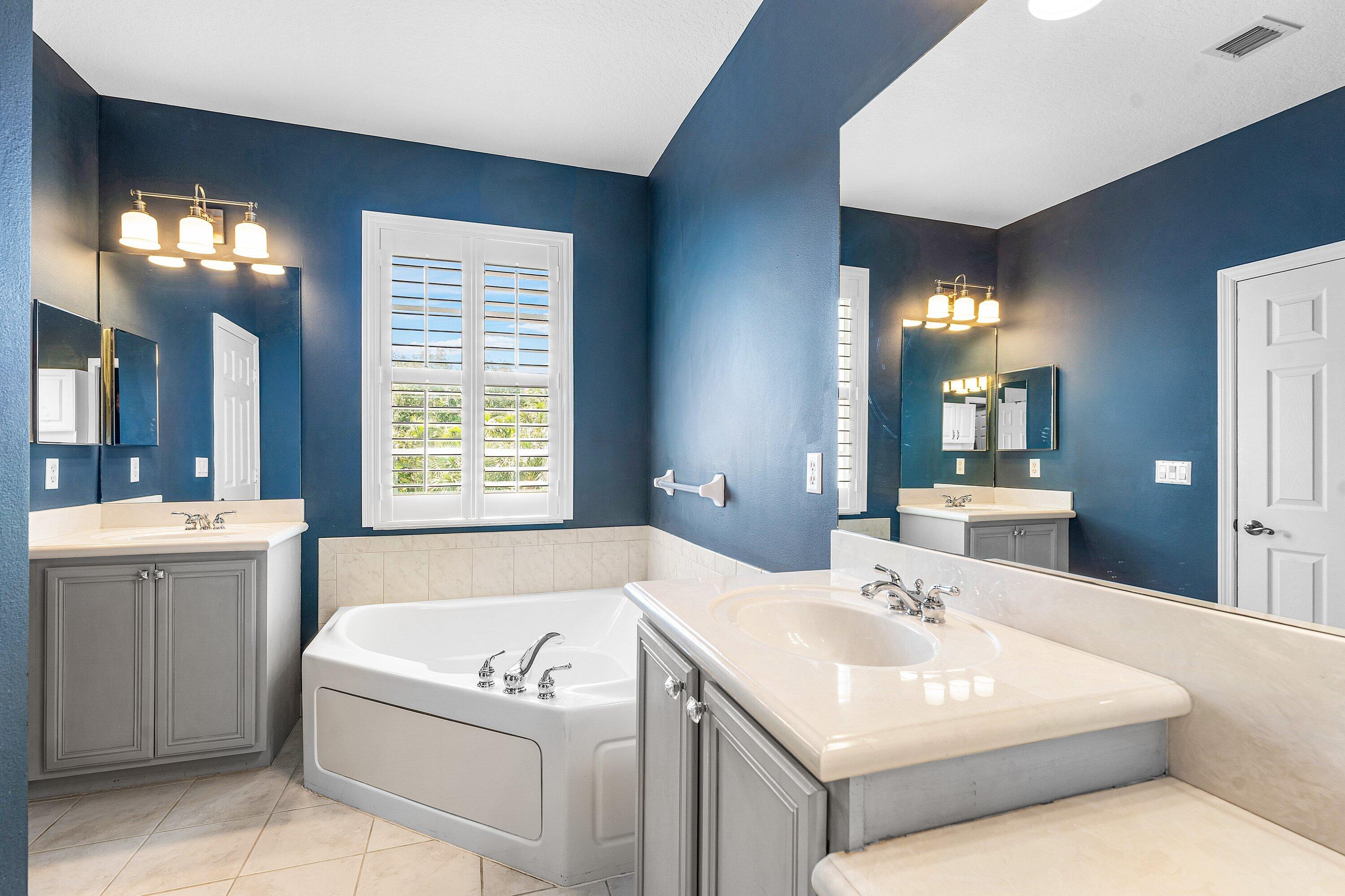 SANDPIPER COVE AT BOTANICA CONDO - Residential
