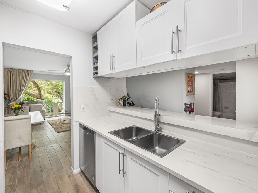 This beautifully maintained 2-bedroom, 2-bathroom top-floor unit is pet-friendly with no age restrictions and allows leasing, making it an excellent opportunity for both homeowners and investors.

Ideally located just minutes from shopping, schools, and major highways, this home provides easy access to everything you need. Updated kitchen and new ceiling fans.