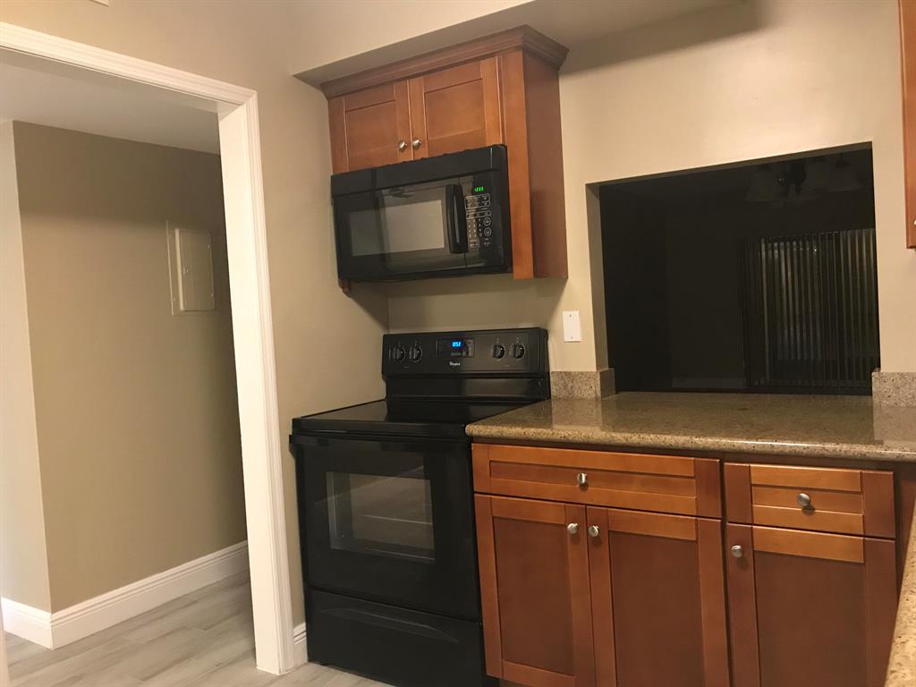 FOREST HILL VILLAS GARDEN - Residential Lease