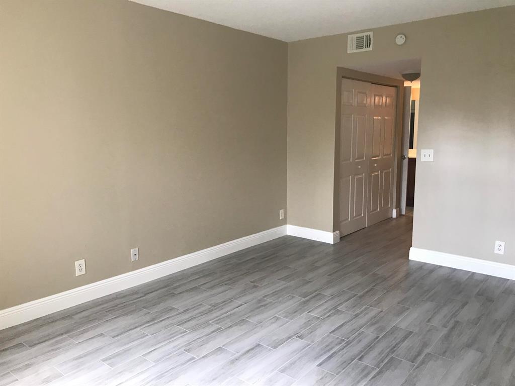 FOREST HILL VILLAS GARDEN - Residential Lease