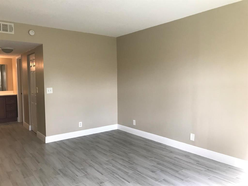 FOREST HILL VILLAS GARDEN - Residential Lease