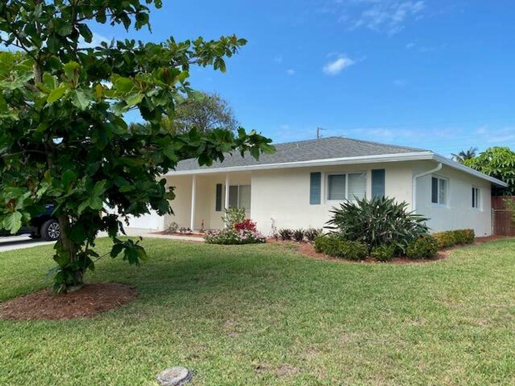 Photo of 363 Beacon Street, Tequesta, FL 33469 (MLS # R10978825)