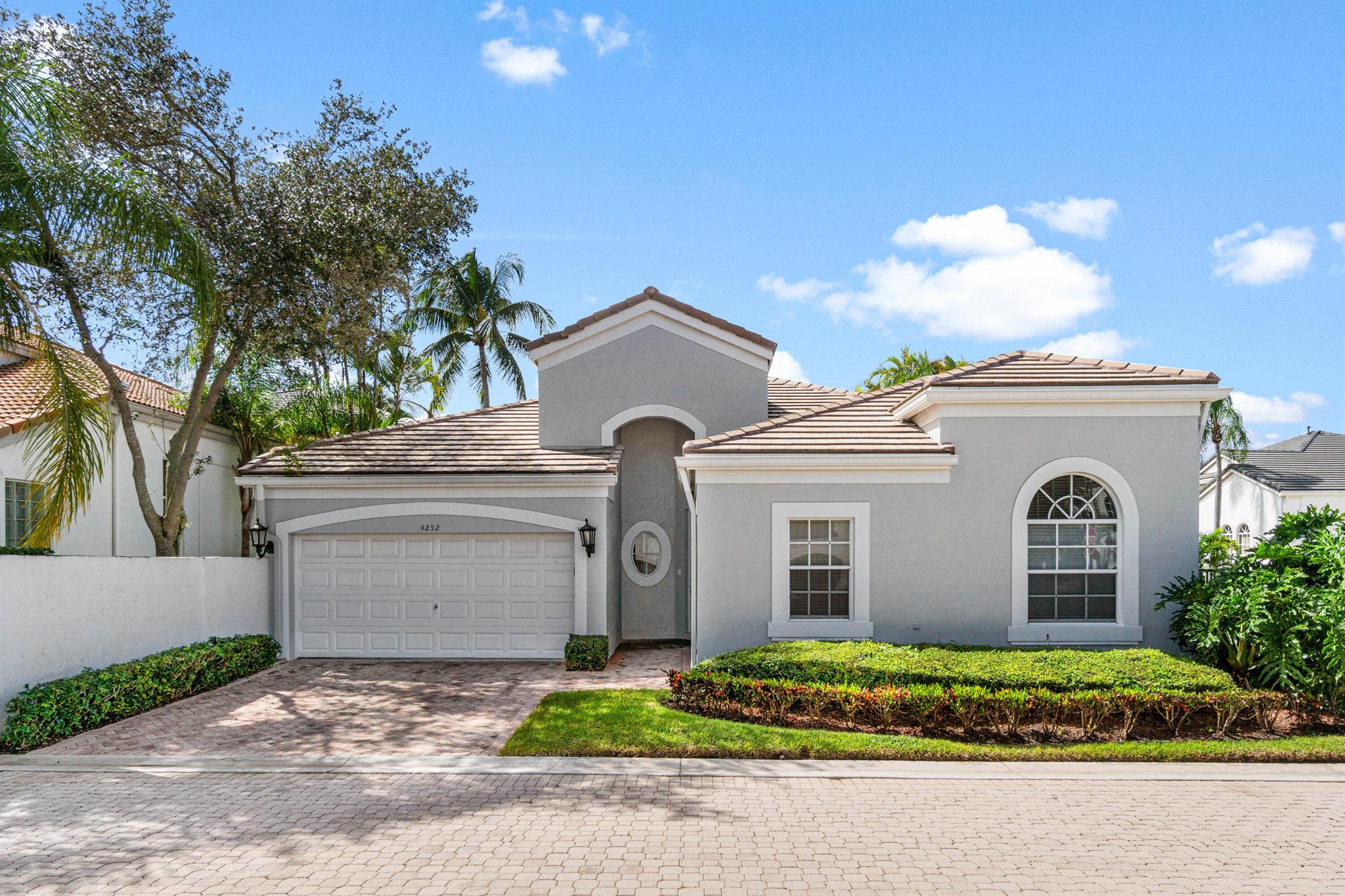 Welcome to your ideal seasonal retreat in the prestigious Woodfield Country Club! This elegant 2-bedroom, 2 bathroom home with a convertible den/office offers a perfect blend of luxury and comfort. Upon entering, you'll be greeted by an open-concept living space with abundant natural light, featuring stylish furnishings and tasteful decor. The kitchen is fully equipped with natural gas and boasts a breakfast bar, making it perfect for both casual meals and entertaining. The spacious master suite includes a king-sized bed, walk-in closet, and an en-suite bathroom with dual vanities, a soaking tub, and a separate shower. The two additional rooms are well-appointed, providing ample space for guests or family. Enjoy world-class amenities and resort-style living this upcoming winter.