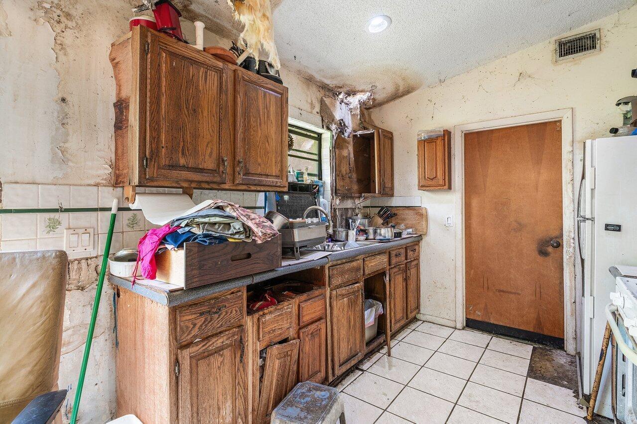 11224 60th Street N, West Palm Beach, FL, 33411/$300,000 4 11224 60th Street N