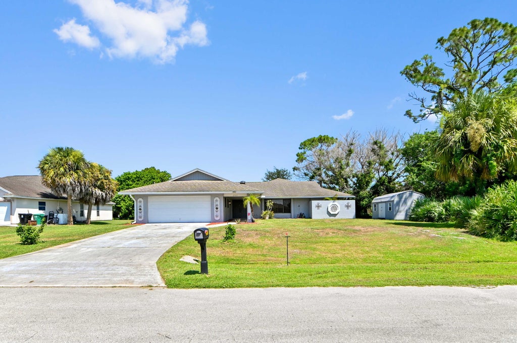 Photo of 2525 SW Grotto Circle, Port Saint Lucie, FL 34953 (MLS # B26063809)