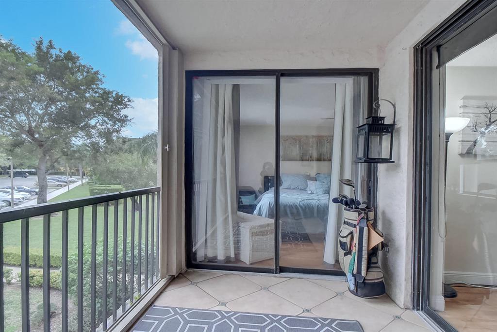 BAYVIEW VILLAGE E CONDO - Residential