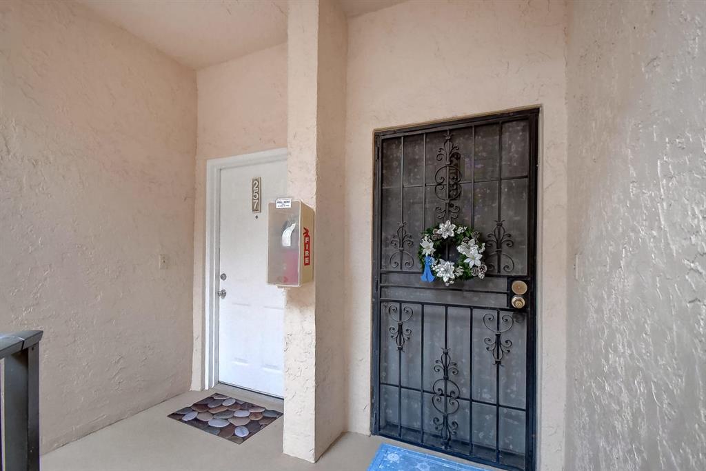 BAYVIEW VILLAGE E CONDO - Residential