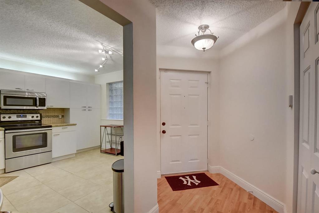 BAYVIEW VILLAGE E CONDO - Residential