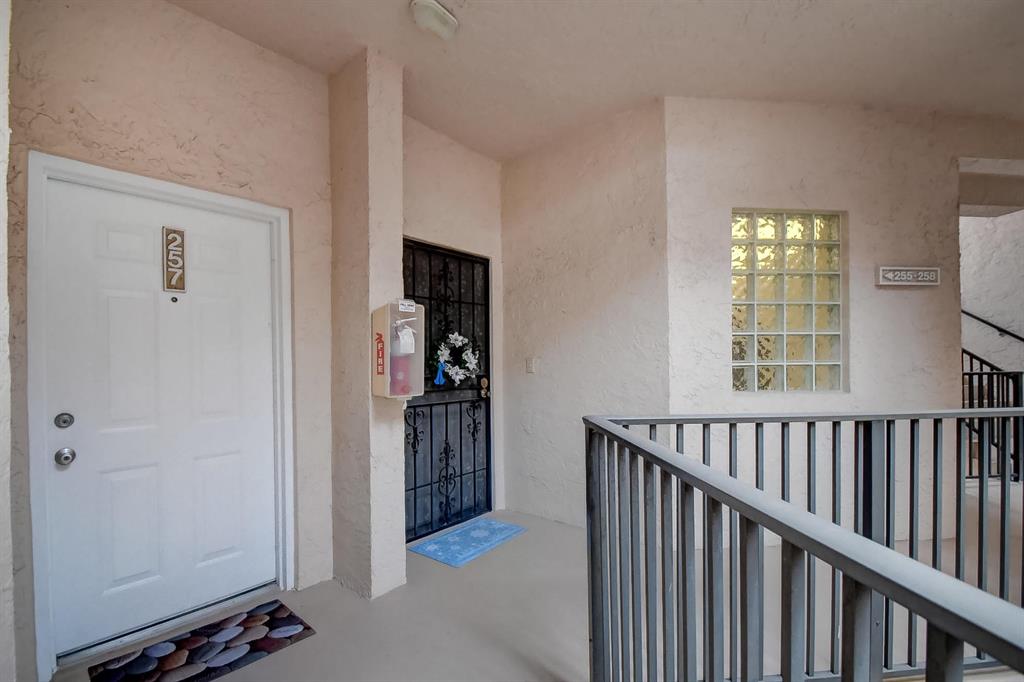 BAYVIEW VILLAGE E CONDO - Residential