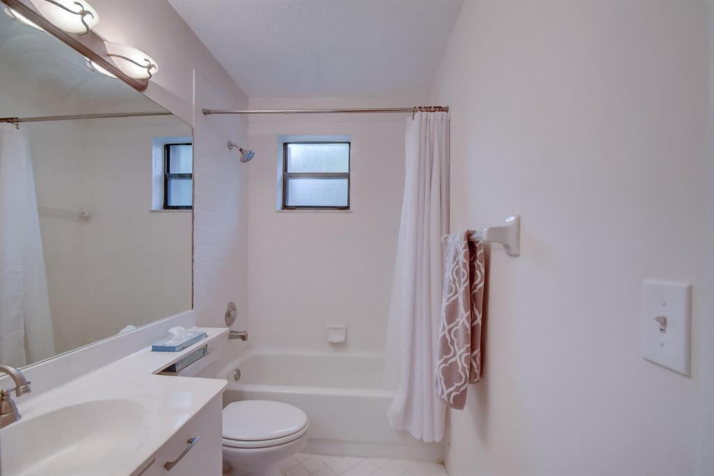 BAYVIEW VILLAGE E CONDO - Residential