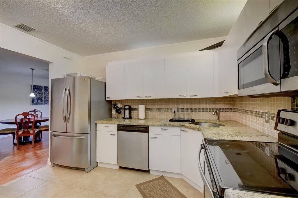 BAYVIEW VILLAGE E CONDO - Residential