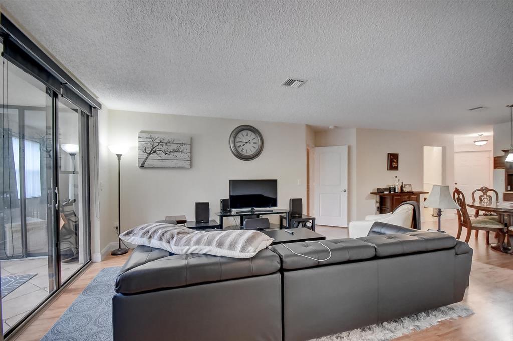 BAYVIEW VILLAGE E CONDO - Residential