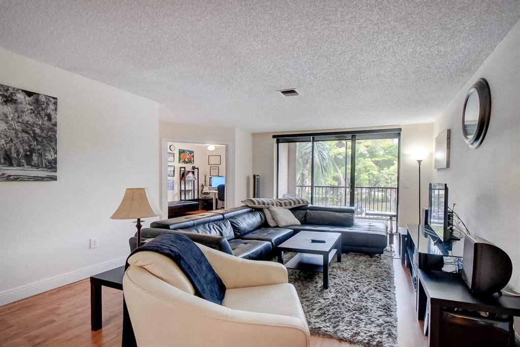 BAYVIEW VILLAGE E CONDO - Residential