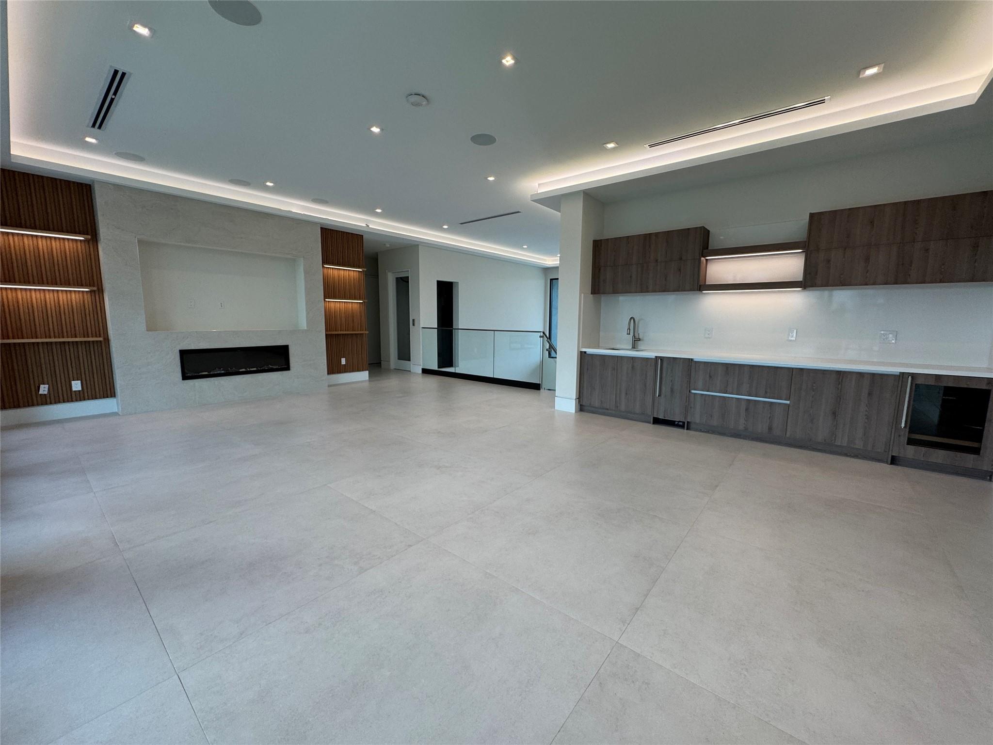 2405 Castilla Isle