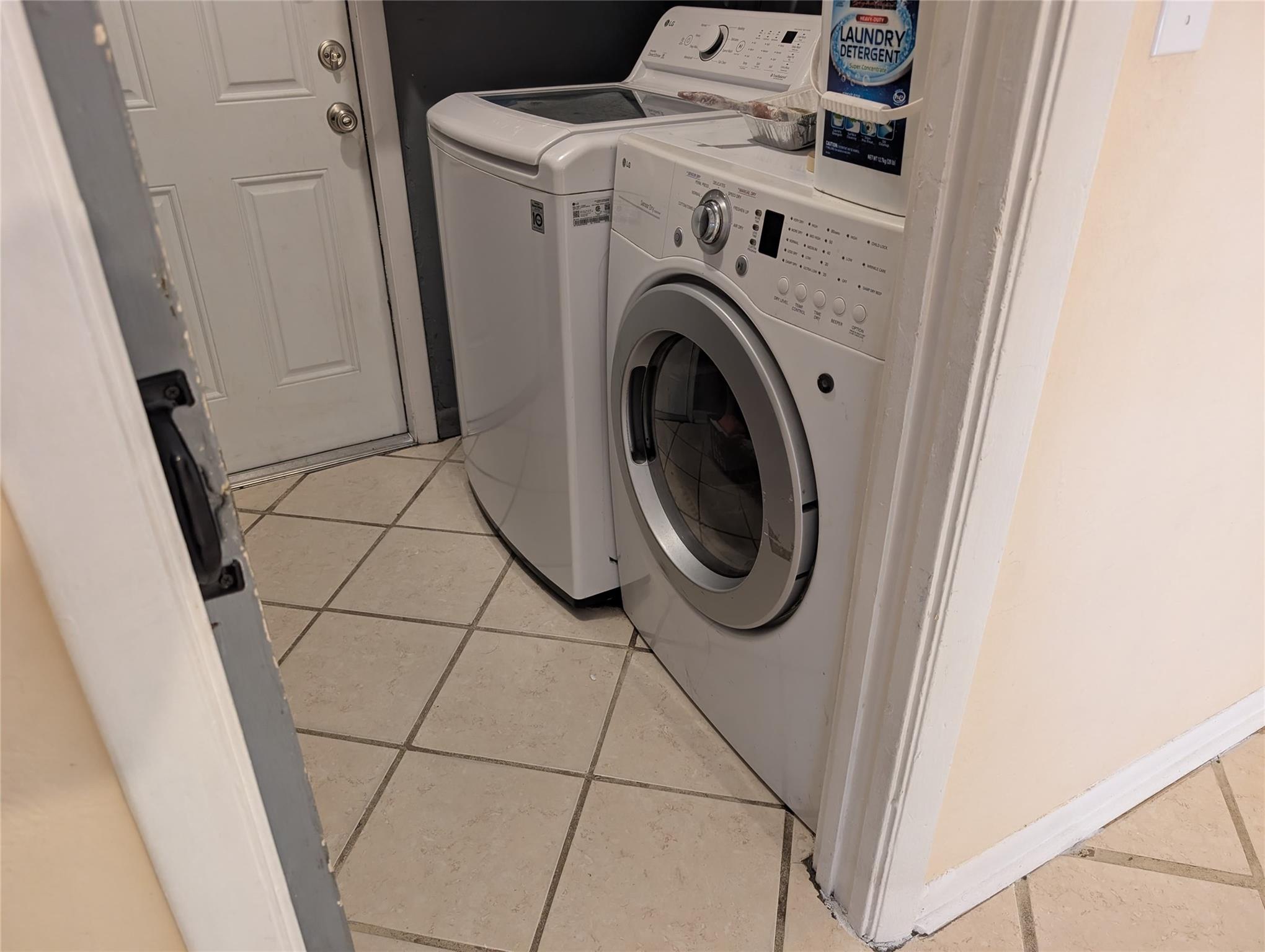 DELLS - Residential Lease