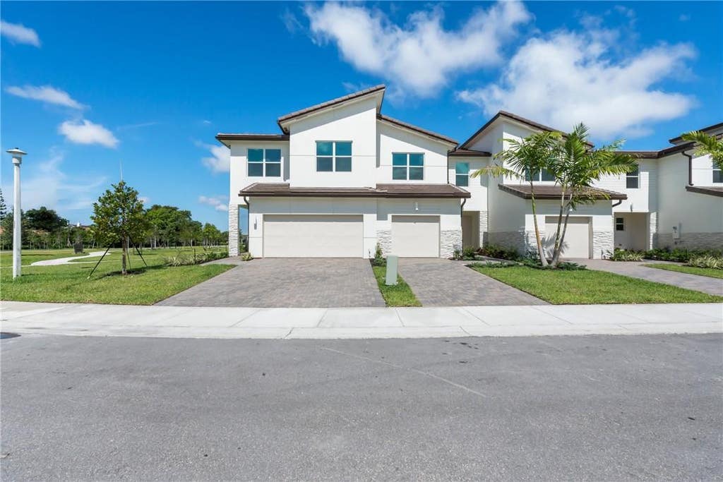 Photo of 5761 Veranda Way #3, Boca Raton, FL 33433 (MLS # B26061092)