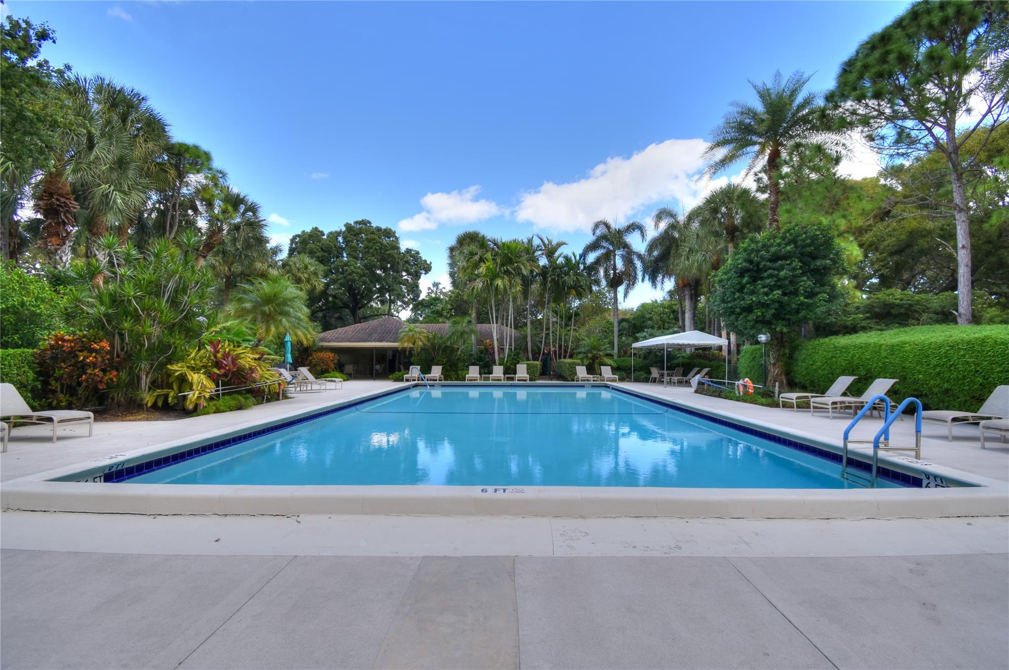 Palm Aire Country Club Ap - Residential