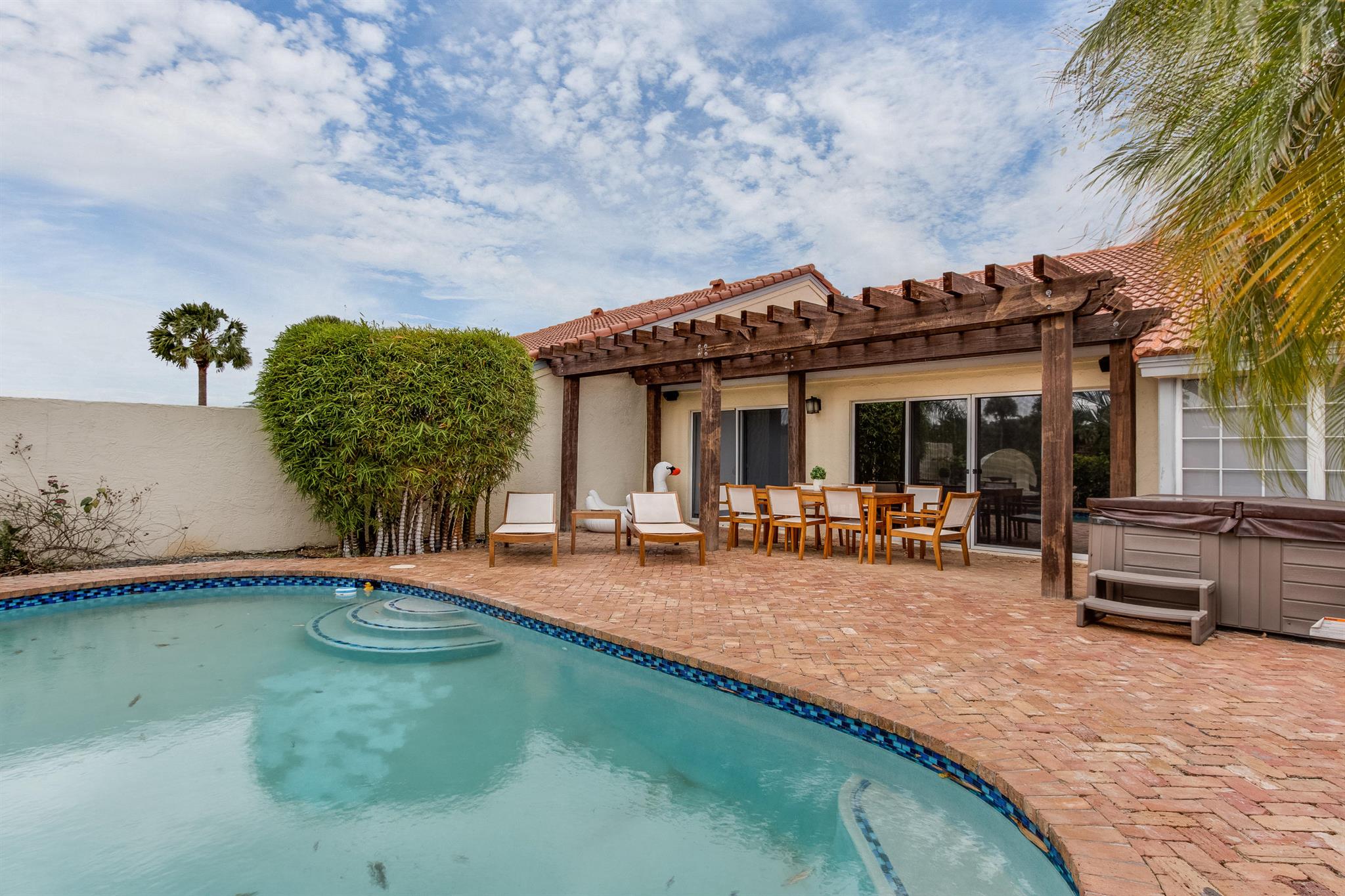 LAS CASITAS 3 - Residential Lease