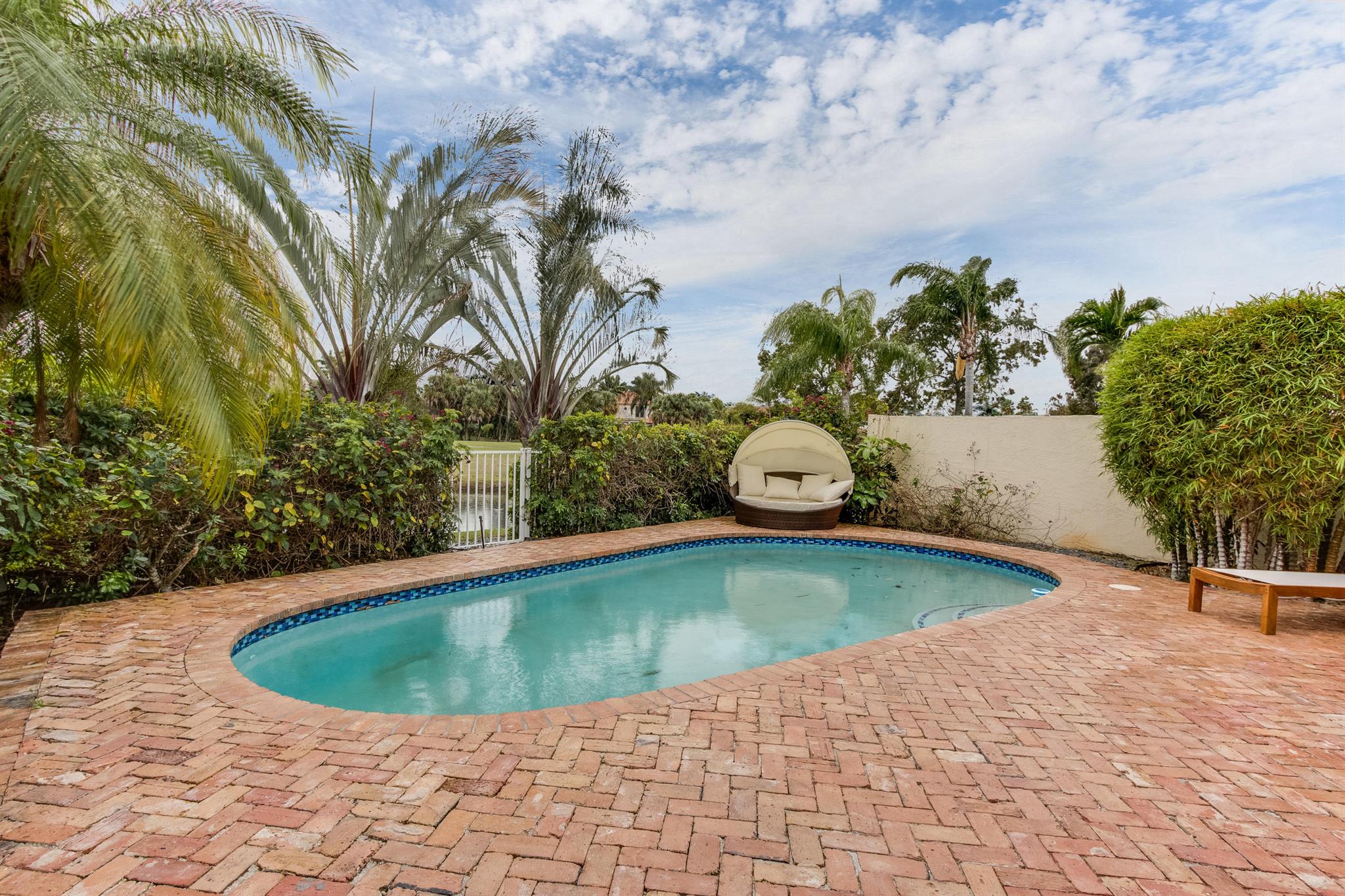 LAS CASITAS 3 - Residential Lease